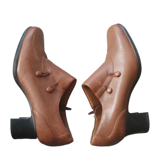 Clarks Leather Heeled Ankle Bootie  Warm Brown 8M - Picture 5 of 10